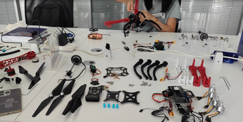 低空风口已经爆发！行业争抢“装调检修人才”，企鹅低空学院毕业即对接就业机会