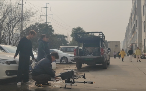 DJI M400 高空清洗无人机解决方案 行业级平台助力建筑幕墙与光伏设施高效清洗
